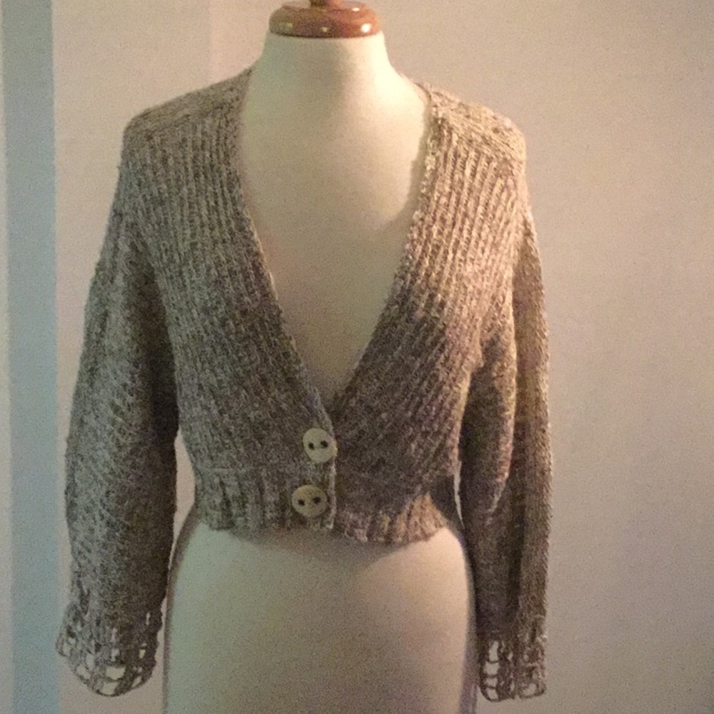 Short knitted sweater